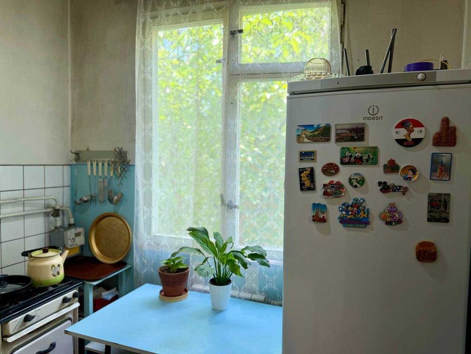 Продается квартира 2/4/4, Чиланзар 6 квартал, первая линия.