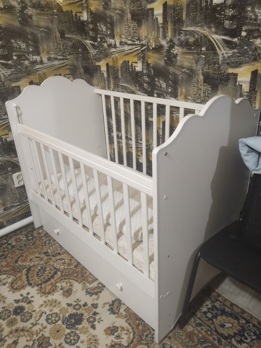 Продам детскую кроватку