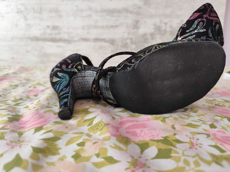 Обувки за салса и бачата