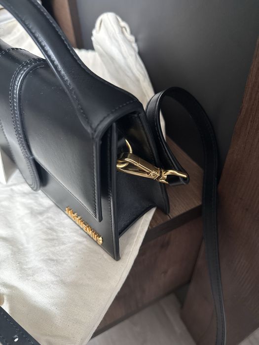 Новая сумка Jacquemus с этикеткой