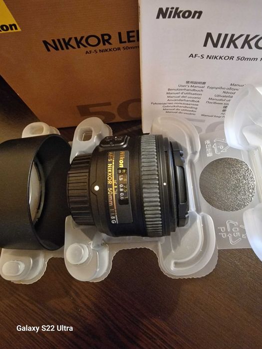 Като нов! Комплект Nikon D3300 на само 1821 кадъра + 2 обектива, статив, чанта и аксесоари.