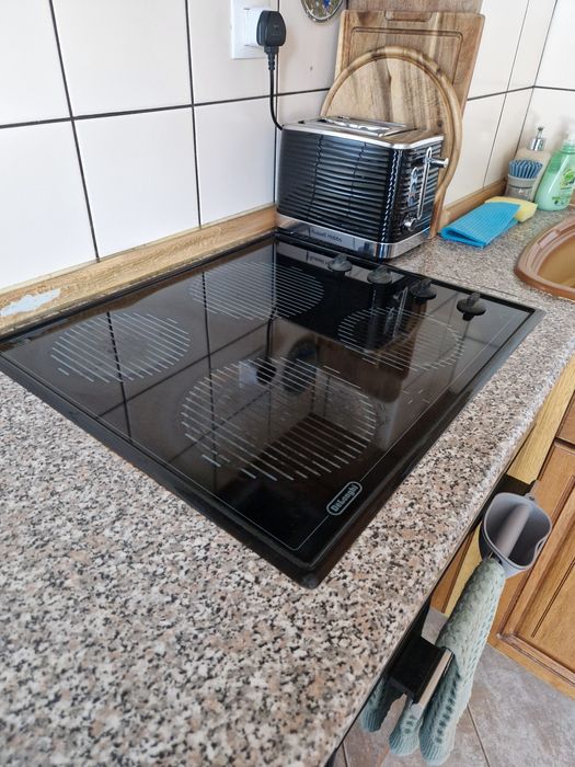 Кухня от масив с вградени уреди