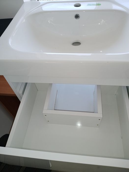 Шкафове за баня с дизайнерски мивки нови