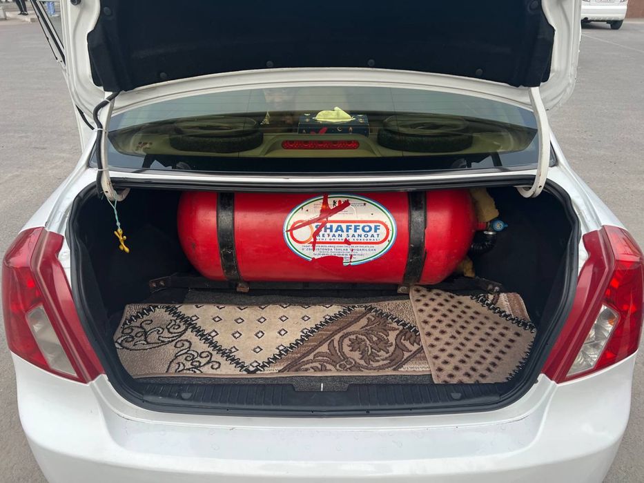 Продается авто Лассети 2009 года мотор 1.8 кпп автомат Торг уместен