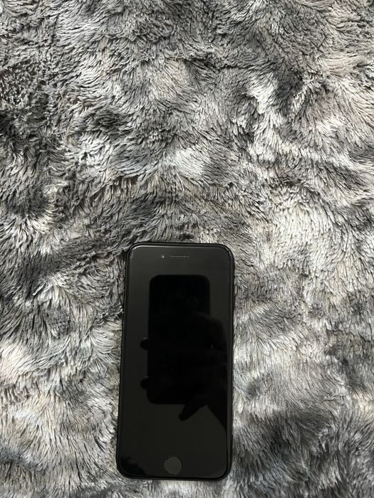 Vând iphone 7 ,baterie 79%