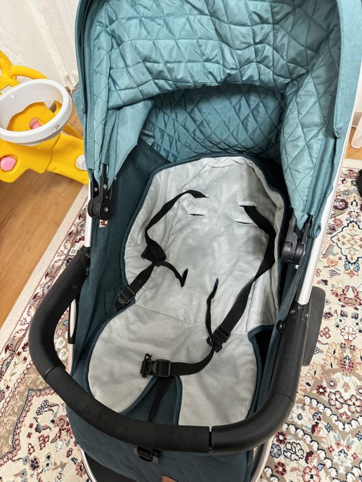 Продам детскую коляску универсальная 3в1