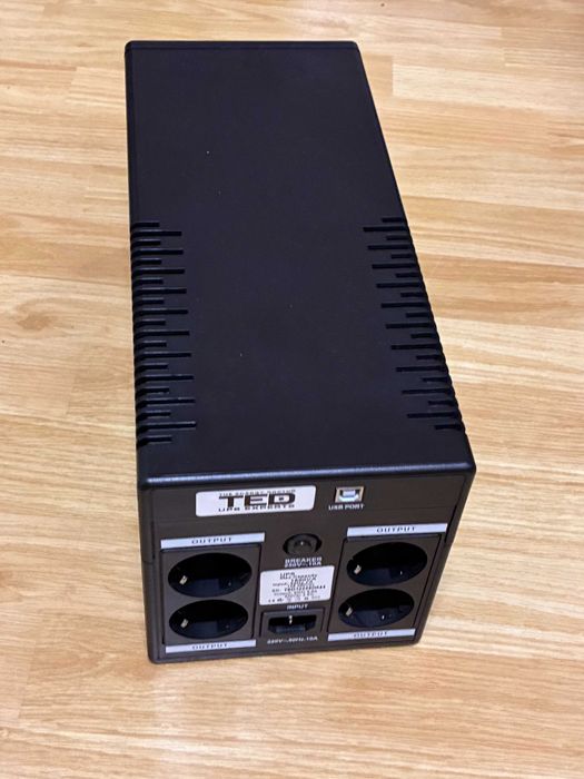 UPS Line Interactive TED 1600 VA - 900 W display LCD, 4x Schuko