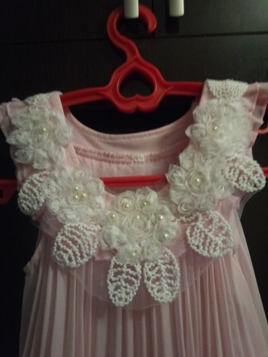 Нежно-розовое шифоновое плиссированное платье на девочку