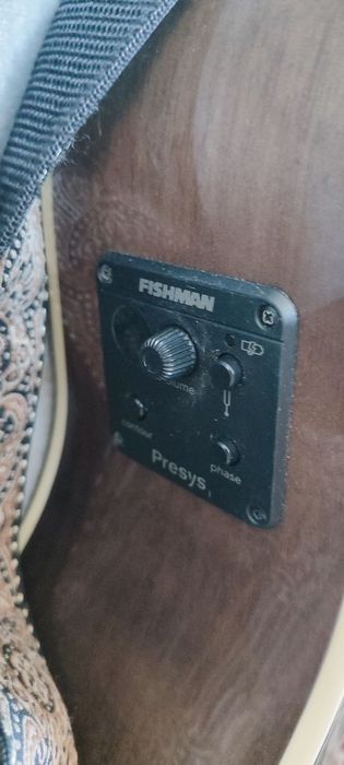 Продам свою гитару в отличном состоянии с кейсом!;