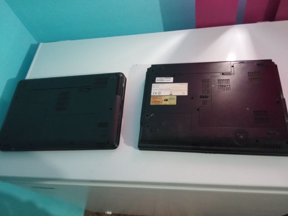 Vând sau schimb 2 laptopuri cu defect