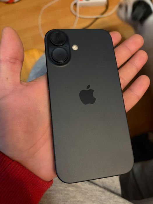 Vând iPhone 16 black
