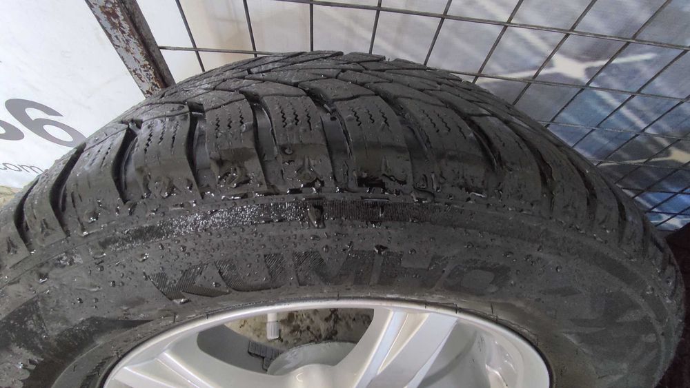 Roți de  iarnă  Nissan 215/65/R16 DUNLOP