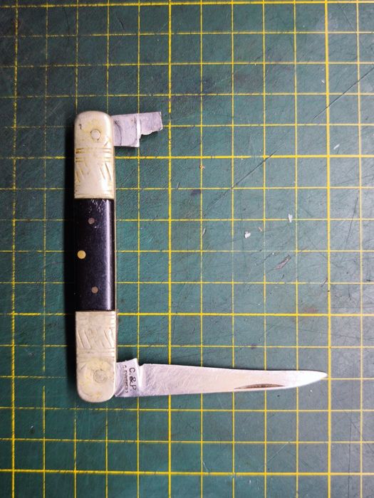 Продавам стар сгъваем нож Буковец