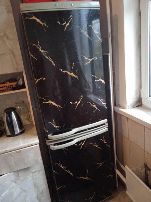 Холодильник бу, кухный шкаф