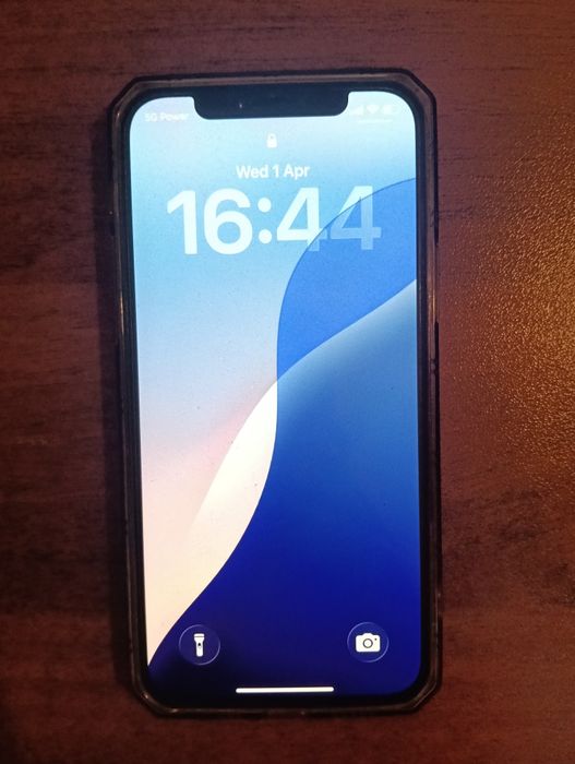 iPhone 12 64 GB с 86% Батерия