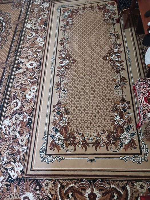 Продаётся ковёр.  В хорошем состоянии.