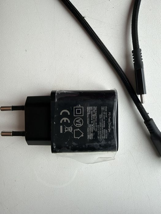 Продам зарядное устройство Ugreen 20w
