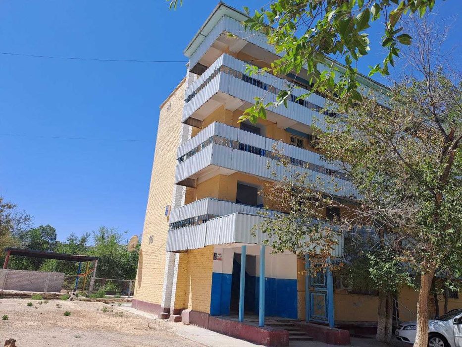 Срочно Зарафшон шахрида 2 хонали квартира 7-10 да  сотилади