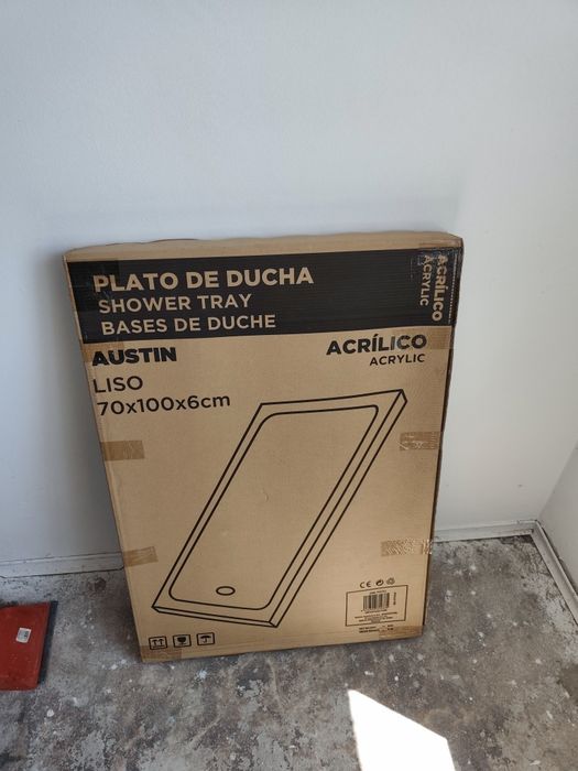 Vând cădiță acrilică