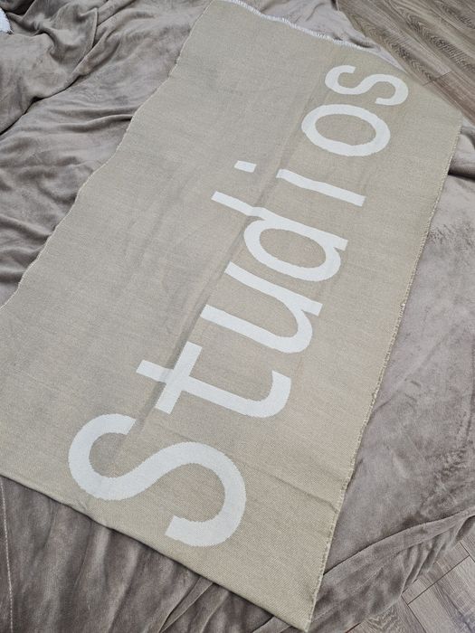 Бежевый шарф шерстяной