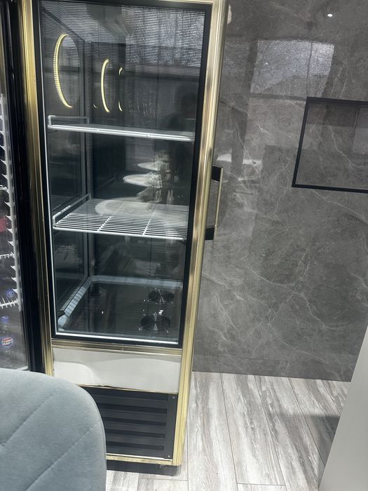 Холодильник стеклянный