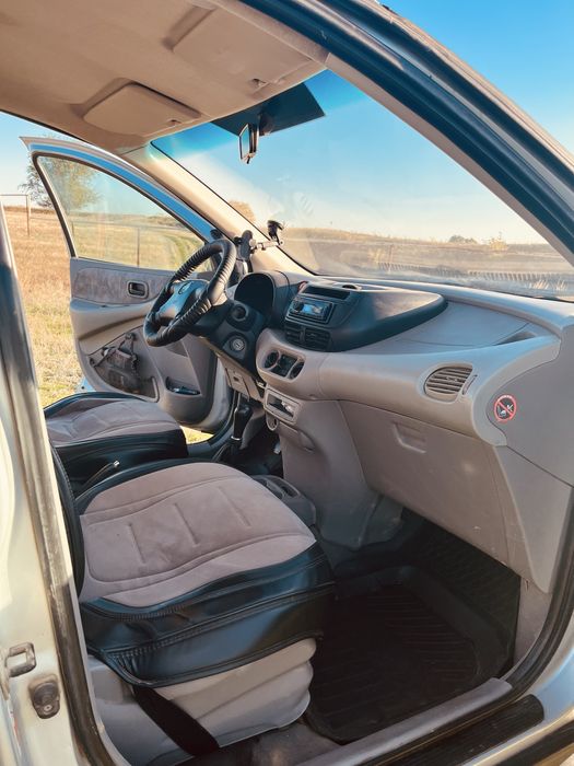 Nissan Almera Tino