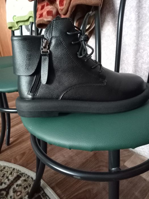 Продам женские новые ботинки