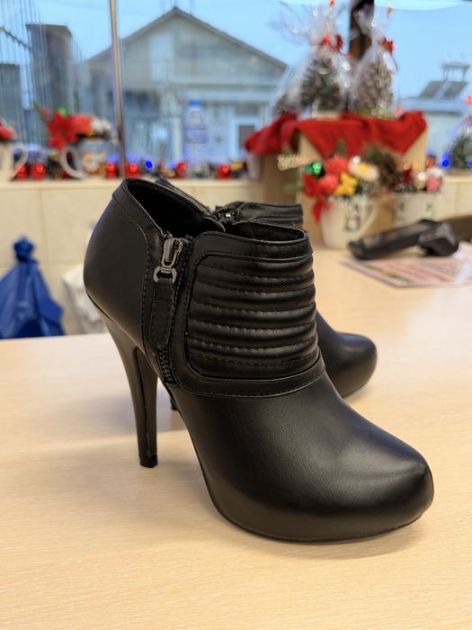 Дамски боти на ток