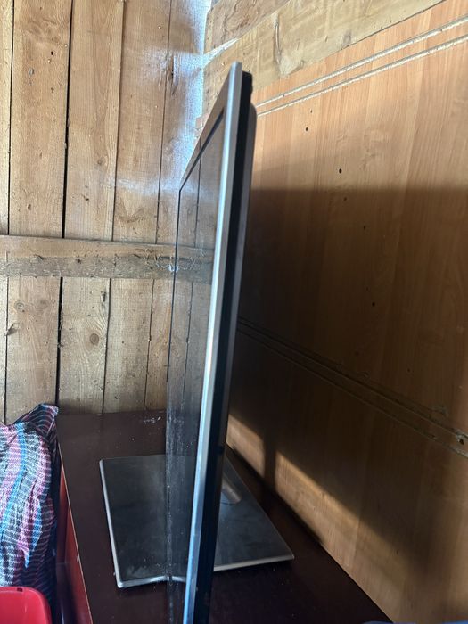 De vanzare tv  cu displeiul  bun