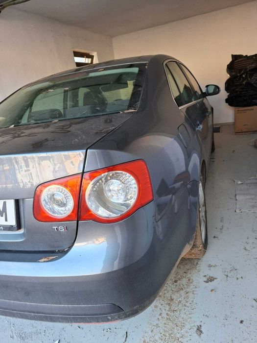 Volkwagen Jetta, culoare gri, stare f buna