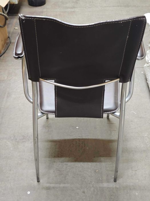 Комплект от 6 броя употребявани кухненски столове от изкуствена кожа