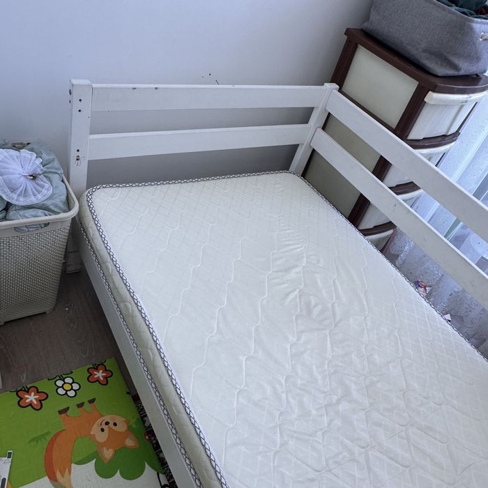 Кровать детская с матрасом