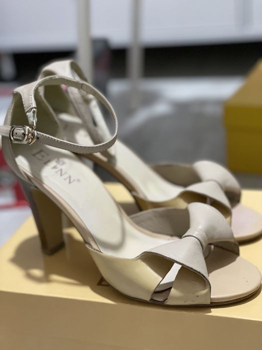 Туфли 36-37 р беж