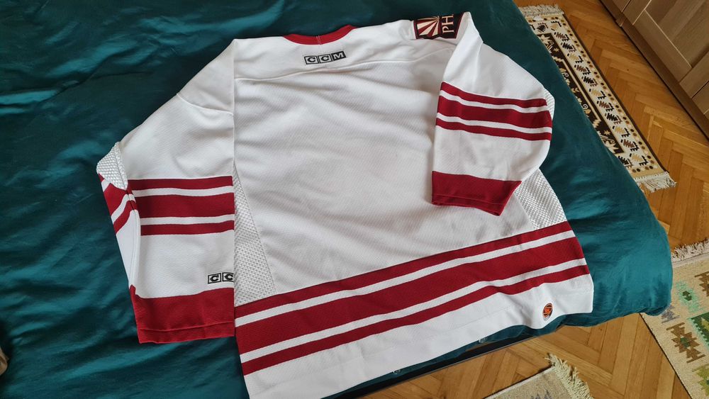 2 Tricouri hochei originale