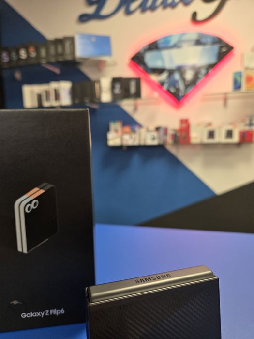 Samsung Z Flip 7 / Jetblack / DeluxGSM