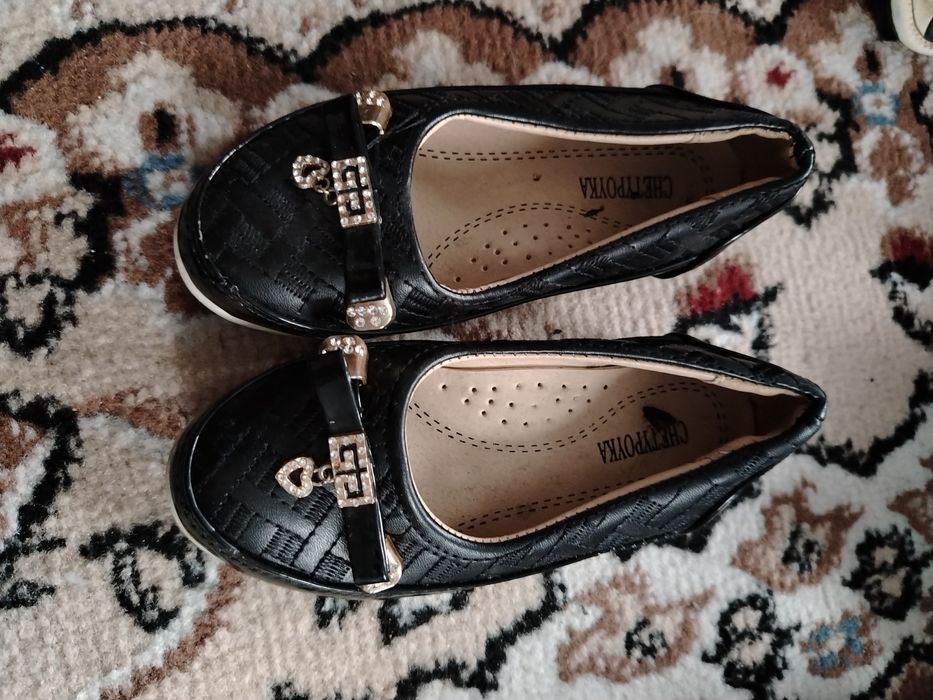 Продам туфли на девочку