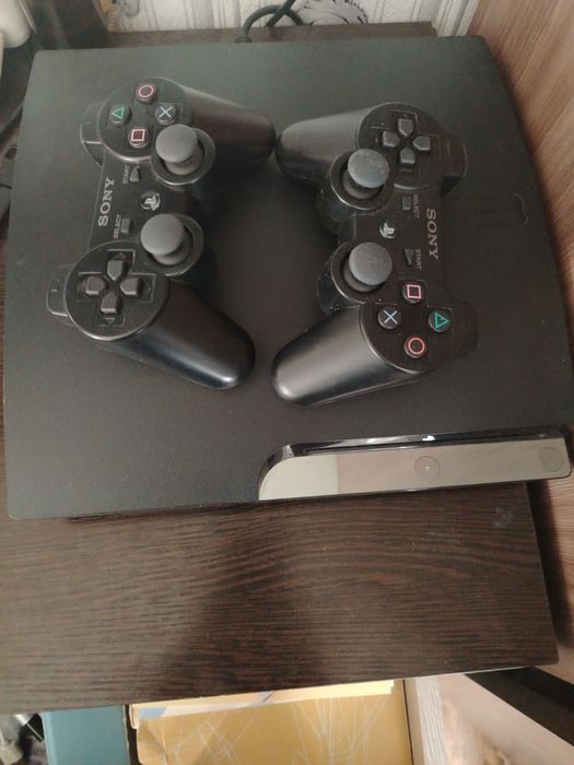 Продам PS3  новая.