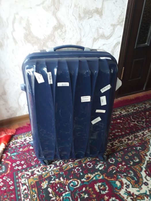 Чемодан сотилади