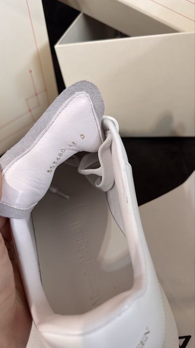 Adidasi A M  - marime 43, piele naturala, full box (Valentino)