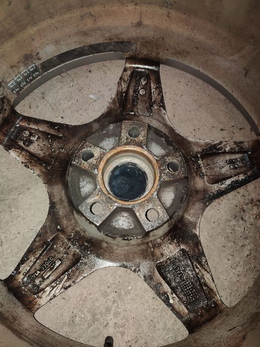 Jante aliaj 5x114.3 R16 și R17 și cauciucuri R16