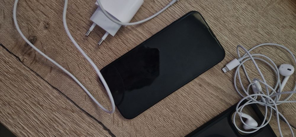 Vand iPhone 13 Midnight nou 128GB