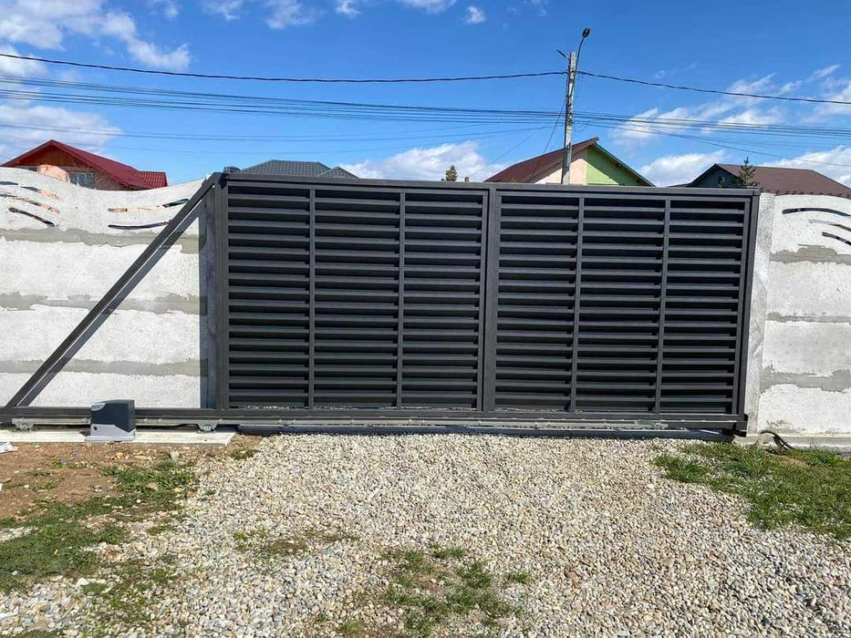 Garduri si porti din panouri stil jaluzele si alte modele disponibile