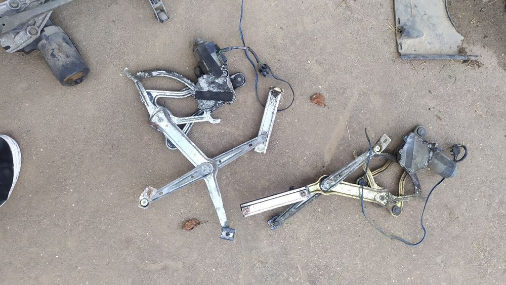 Продам запчасти Мерс124!