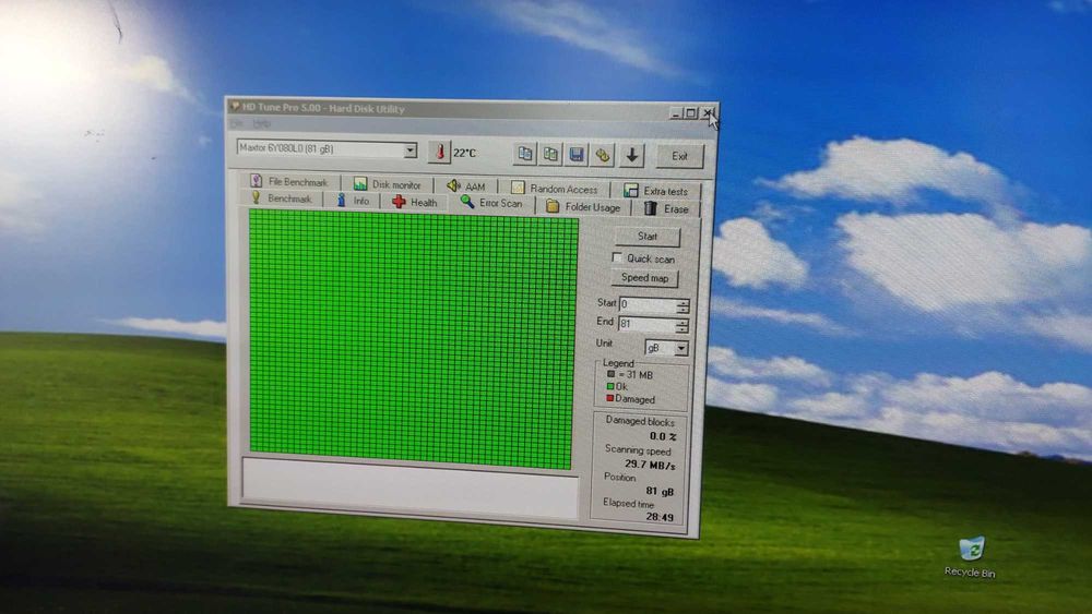 HDD 80GB IDE, placa video AGP, floppy, CD-ROM, Creativ soundblaster