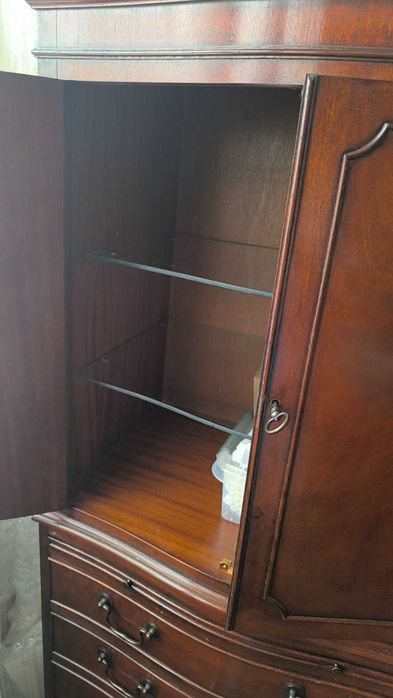 Махагонов бар шкаф