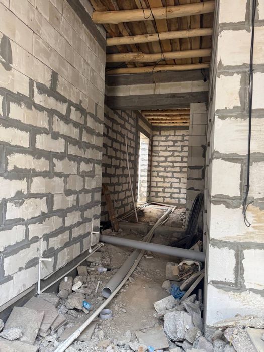 Hovli 1.5 sotih 5 ta hona 3 sanuzel срочно