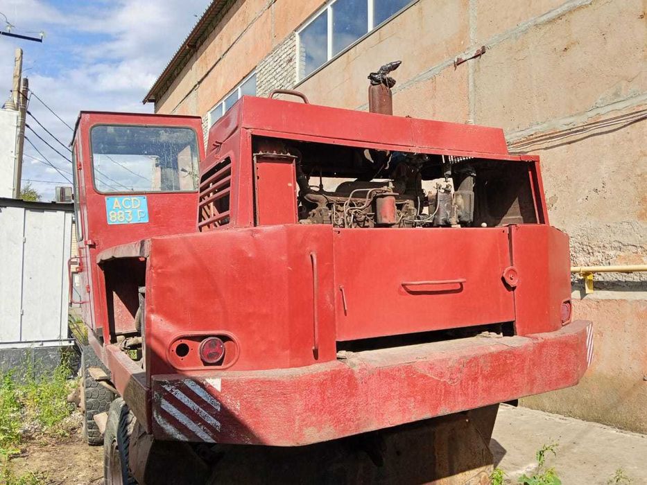Продам колесный экскаватор ЭО-3322д.