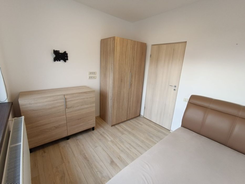 Apartament 3 camere curte proprie  2 locuri de parcare