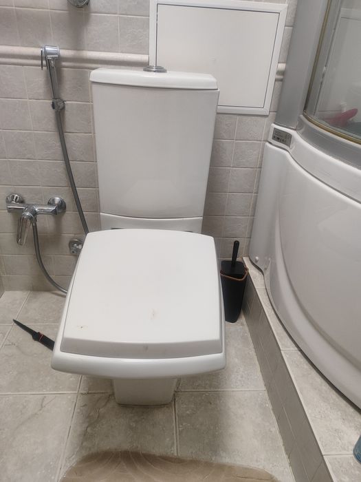 Продам унитаз  в рабочем состоянии