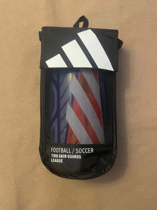Vand aparatorii fotbal copii de la Adidas marimea S